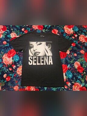 Womens Small 100% Cotton Selena Tshirt